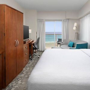 One King Bed Oceanfront a Balcony